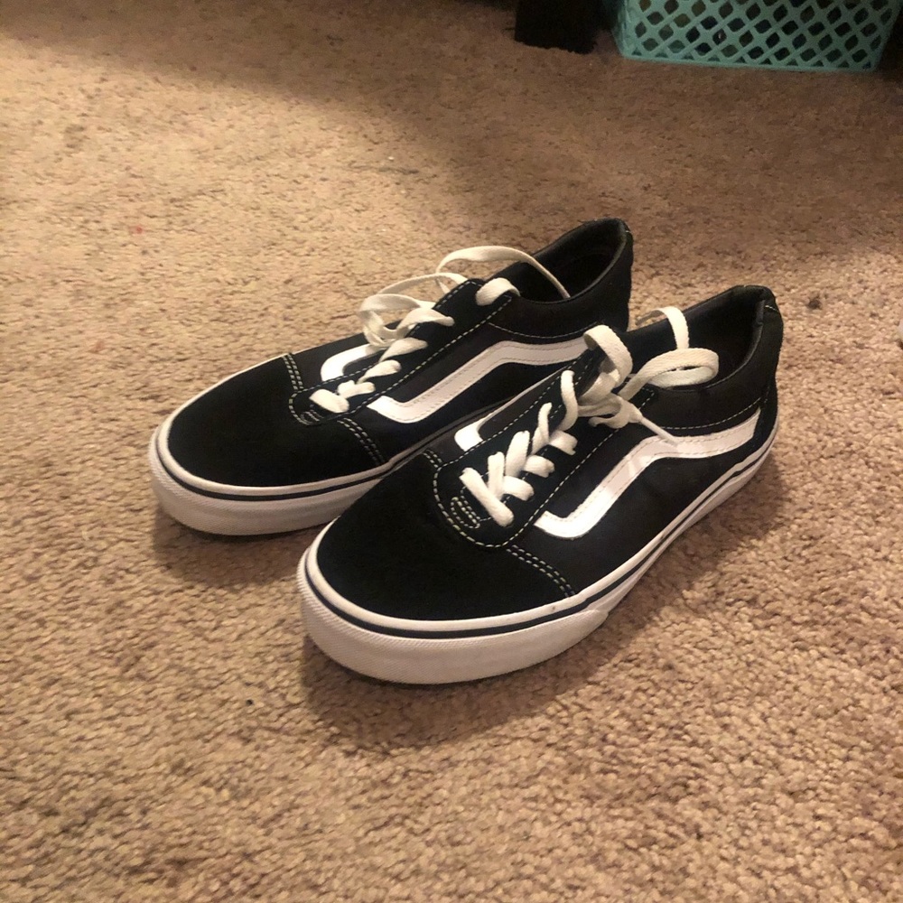 Black low top vans